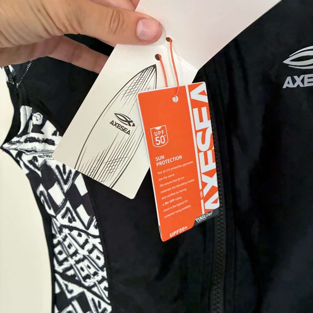Axesea UPF 50+ Coverage Modest Black One-Piece Swimsuit Short Sleeve Size 10 NWT - Picture 3 of 8